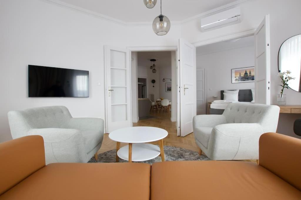 Premium Apartment By Hi - Central 2 Bedroom - Best View Budapest Extérieur photo