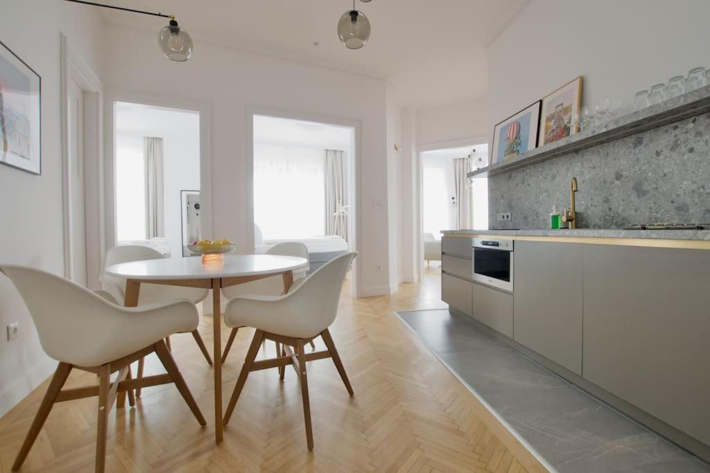 Premium Apartment By Hi - Central 2 Bedroom - Best View Budapest Extérieur photo
