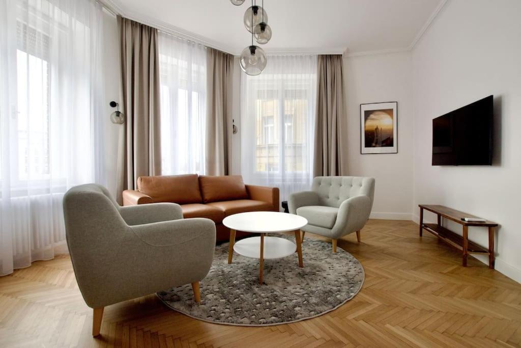 Premium Apartment By Hi - Central 2 Bedroom - Best View Budapest Extérieur photo