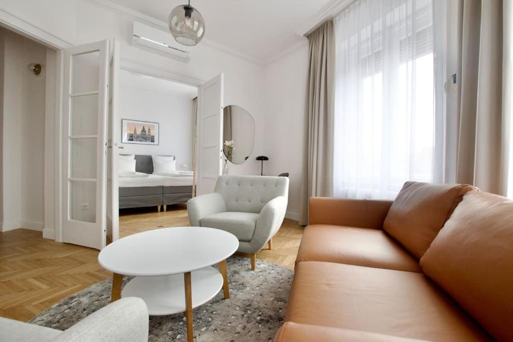 Premium Apartment By Hi - Central 2 Bedroom - Best View Budapest Extérieur photo