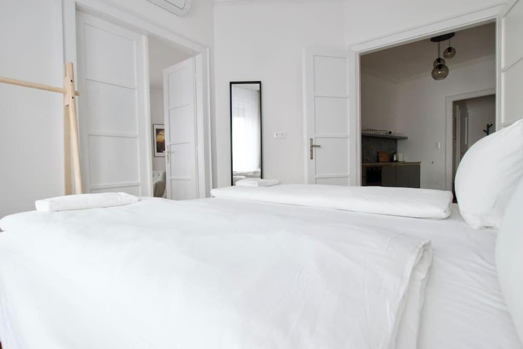Premium Apartment By Hi - Central 2 Bedroom - Best View Budapest Extérieur photo