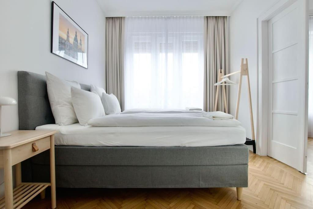 Premium Apartment By Hi - Central 2 Bedroom - Best View Budapest Extérieur photo