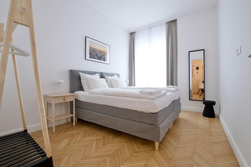 Premium Apartment By Hi - Central 2 Bedroom - Best View Budapest Extérieur photo