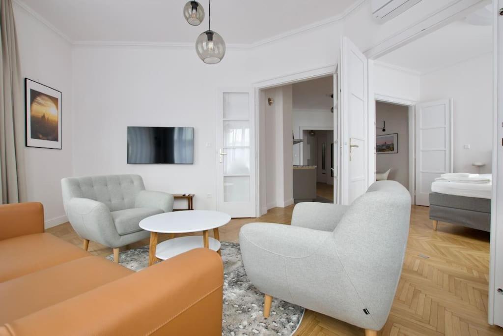 Premium Apartment By Hi - Central 2 Bedroom - Best View Budapest Extérieur photo