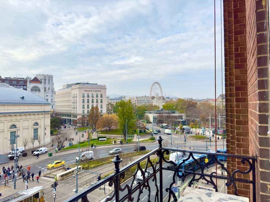 Premium Apartment By Hi - Central 2 Bedroom - Best View Budapest Extérieur photo