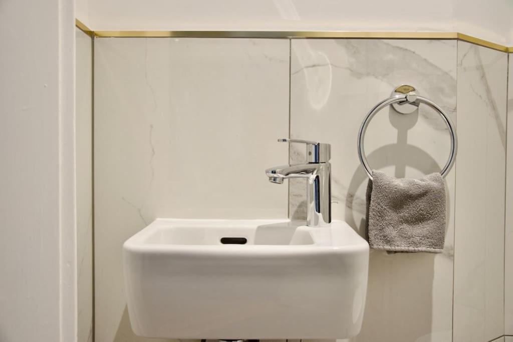 Premium Apartment By Hi - Central 2 Bedroom - Best View Budapest Extérieur photo