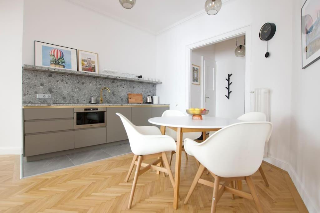 Premium Apartment By Hi - Central 2 Bedroom - Best View Budapest Extérieur photo
